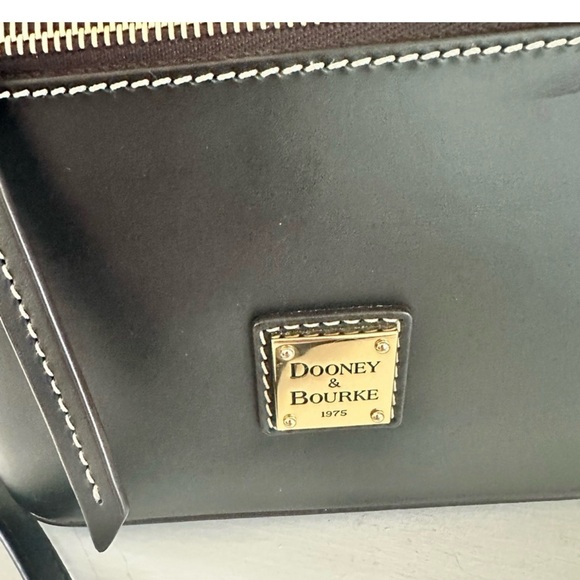 Dooney & Bourke Beacon Domed Crossbody Black Leather Crossbody Bag New - Picture 3 of 8